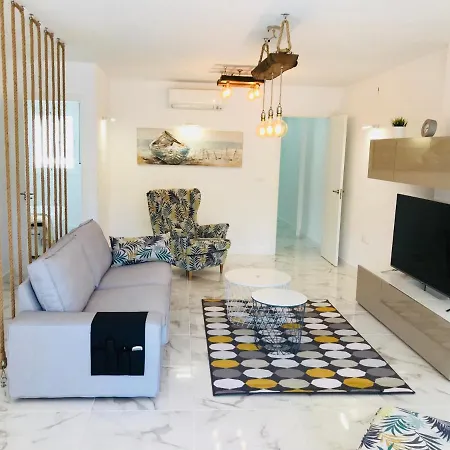 Lägenhet New 2br 100m-to-beach Free Parking