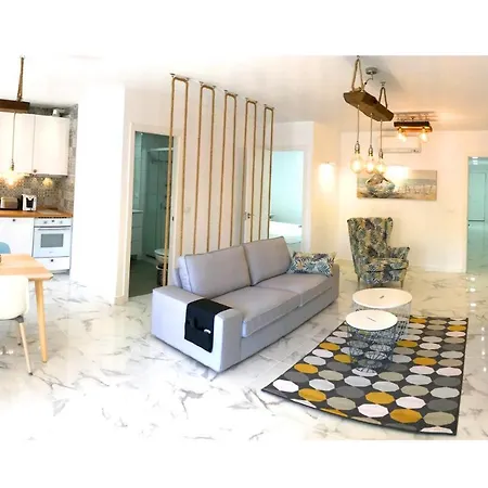 New 2br 100m-to-beach Free Parking *