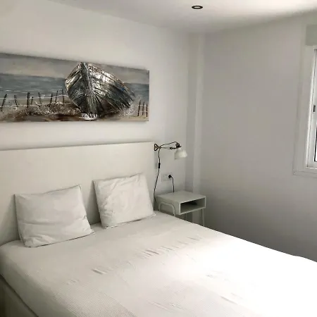 New 2br 100m-to-beach Free Parking Appartamento