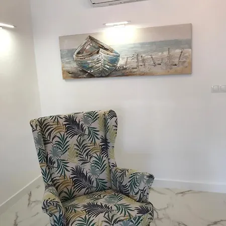 New 2br 100m-to-beach Free Parking