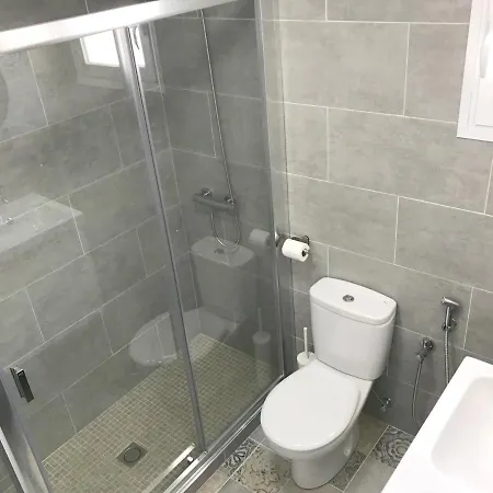 New 2br 100m-to-beach Free Parking Apartamento