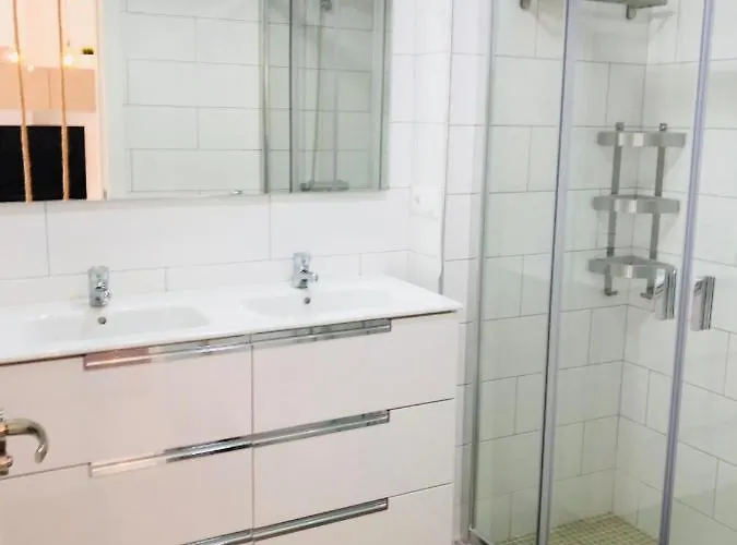 Lejlighed New 2br 100m-to-beach Free Parking