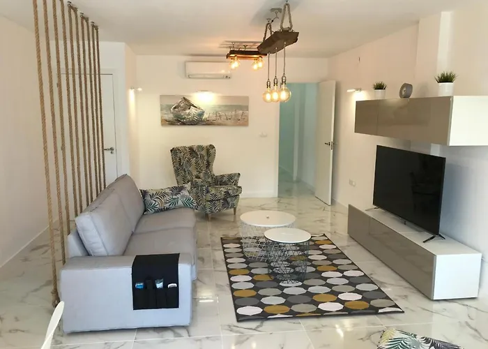 アパート New 2br 100m-to-beach Free Parking フエンヒロラ