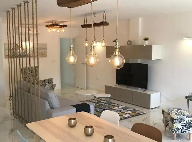 New 2br 100m-to-beach Free Parking Apartment