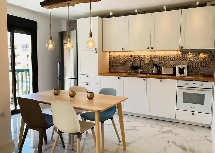 New 2br 100m-to-beach Free Parking Apartment *